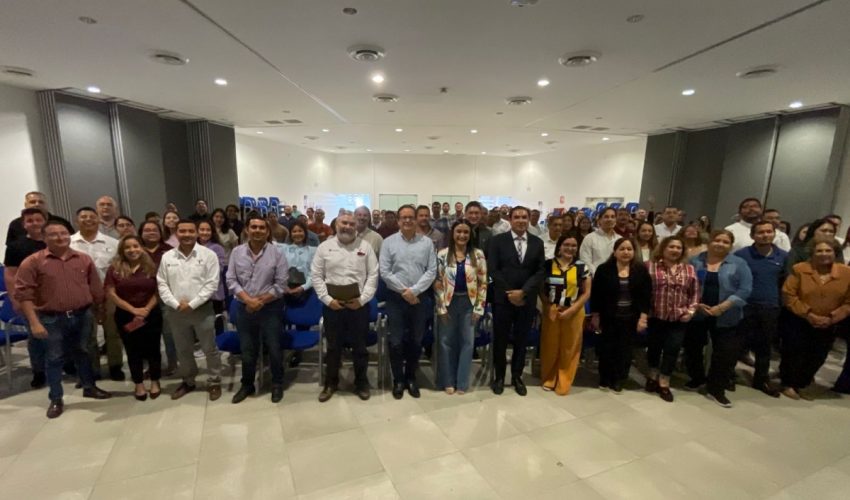 Impulsa la Contraloría Gubernamental la transformación del servicio público