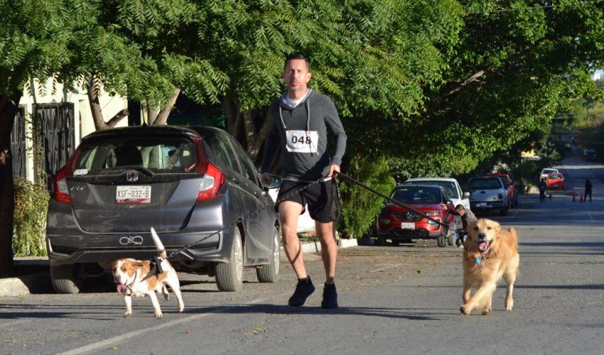 Realiza SEBIEN, carrera navideña a favor del cuidado y adopción responsable de mascotas