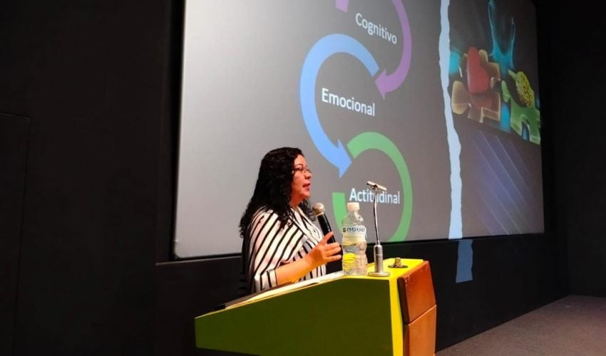 Capacita SEBIEN en reducción de violencia de género