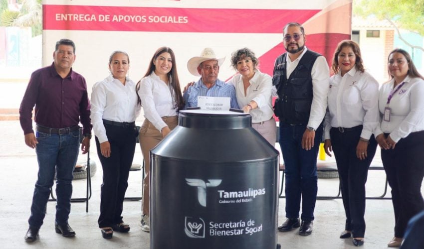 Entrega SEBIEN tinacos en Palmillas