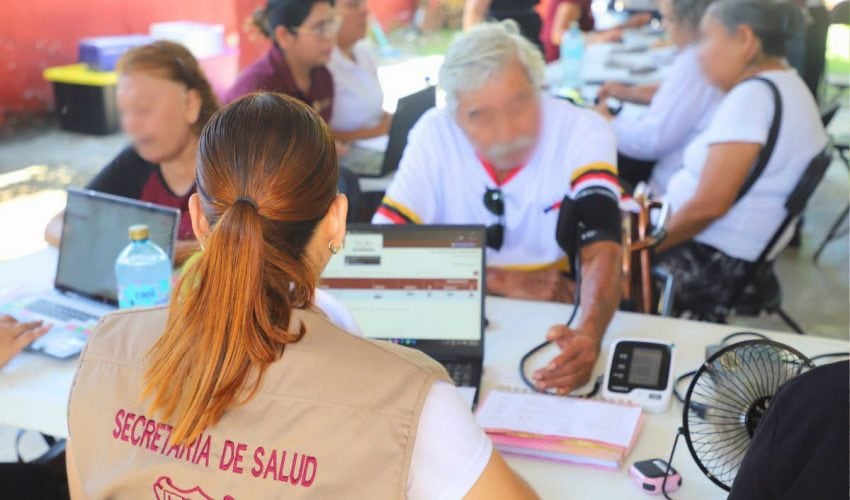 Brinda SEBIEN y Salud atención en Comedores de Bienestar