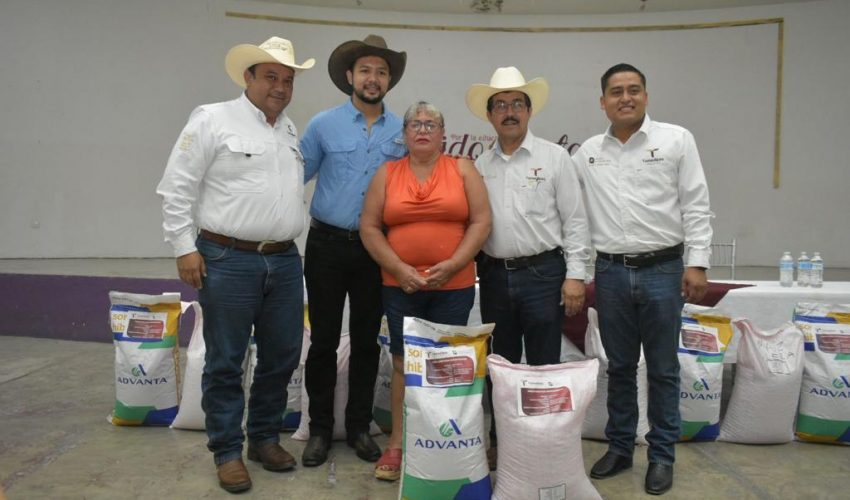 Reciben productores de Abasolo y Soto la Marina más de nueve toneladas de semilla de sorgo y maíz