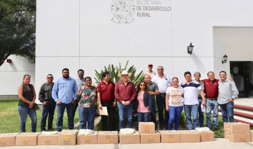 Entrega Gobierno del Estado alimento proteico a productores apícolas