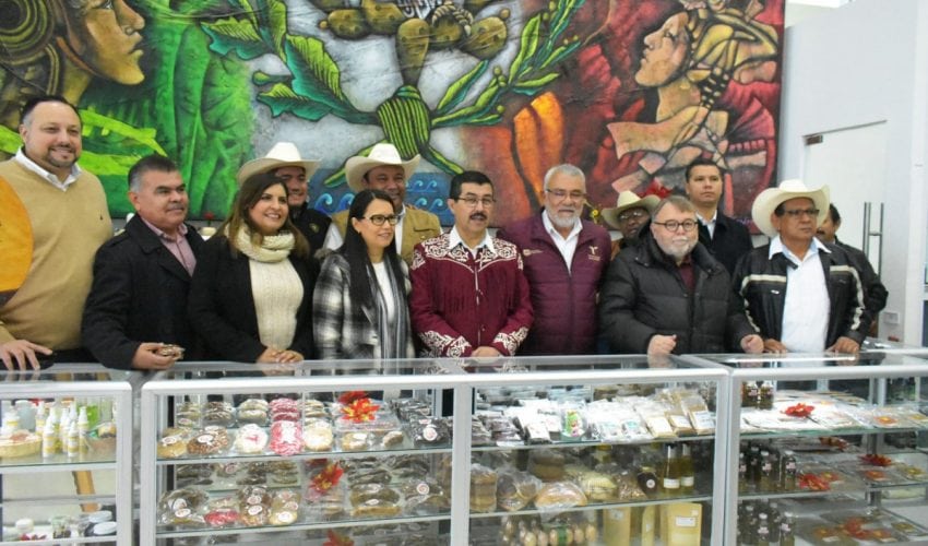 Gobierno del Estado promueve productos rurales en la Torre Bicentenario