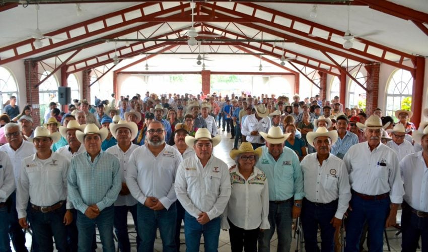 Acerca programa estatal, genética de alta calidad a las y los productores pecuarios