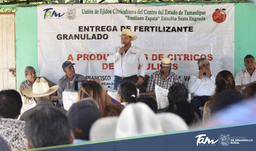 Gobierno del Estado continúa entregando fertilizante a citricultores del centro