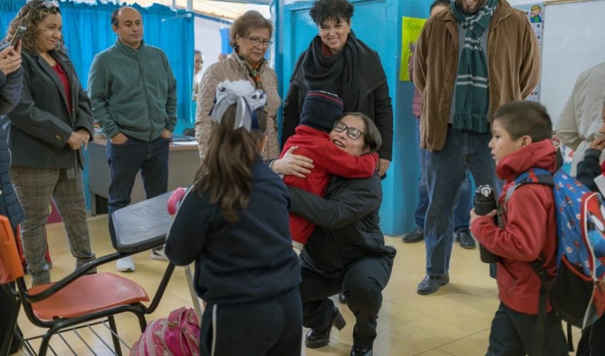 Visita secretaria de Educación escuelas para supervisar obras de infraestructura y dialogar con docentes