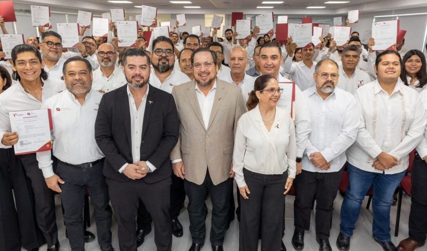 Entrega SET bases laborales a personal del Centro Estatal de Tecnología Educativa