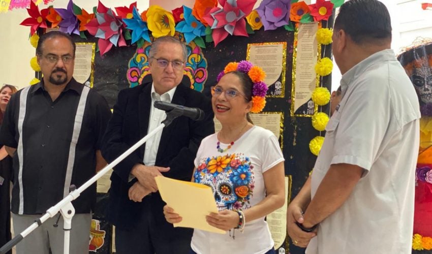 Celebran tradiciones en Torre Gubernamental con emotiva ceremonia y ofrenda en Día de Muertos