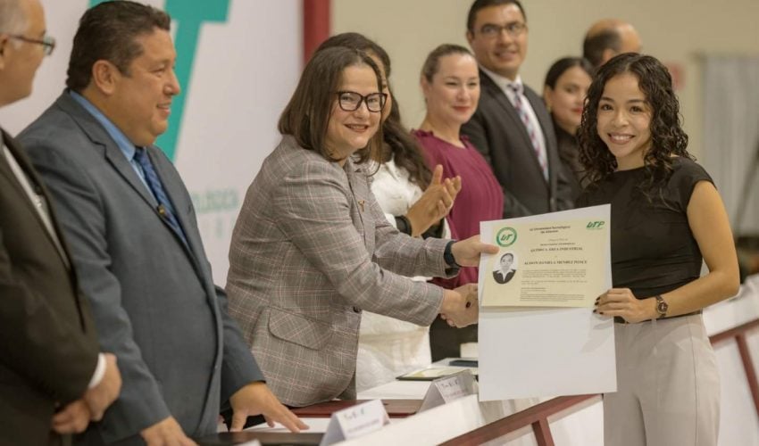 Entrega de Títulos Profesionales de la Universidad Tecnológica de Altamira