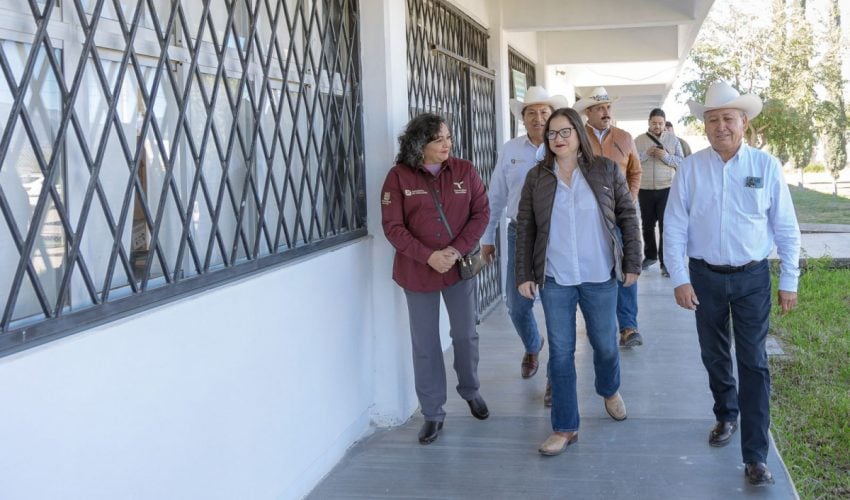 La secretaria Lucía Aimé Castillo Pastor, visita el CREDE en Tula