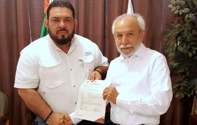 Nuevo director de la Escuela Secundaria Técnica No. 48 “Servando Canales Molano”, ubicada en el poblado Valadeces, del municipio Gustavo Díaz Ordaz.