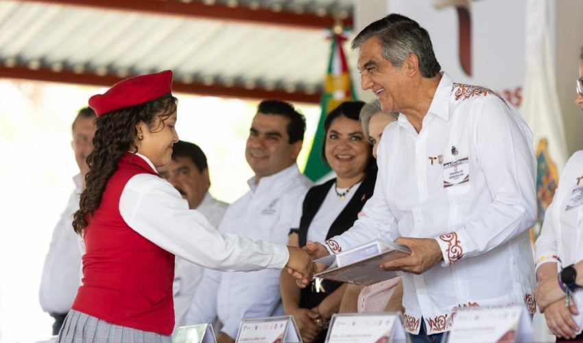 Ceremonia de graduación en la Primaria “Dr. Norberto Treviño Zapata”, en Xicoténcatl