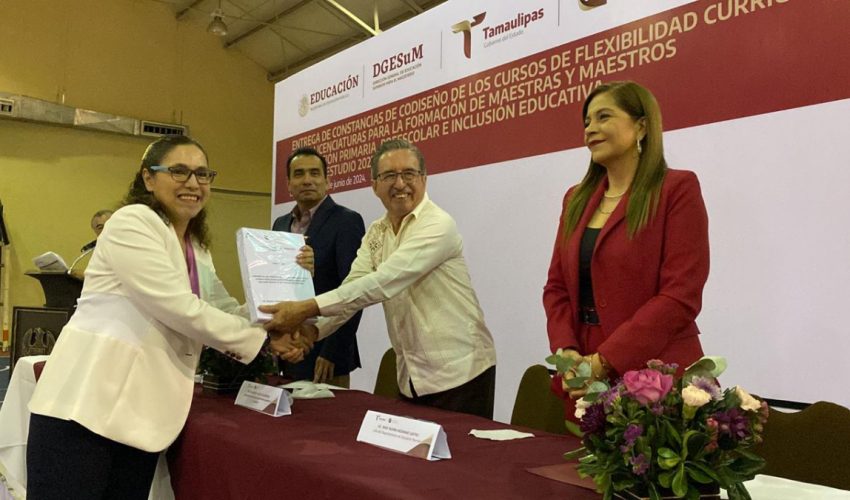 Entrega de constancias de Codiseño de los Cursos de Flexibilidad Curricular