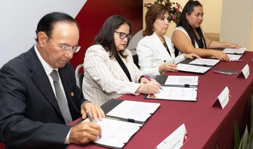 La secretaria de Educación en Tamaulipas, Lucía Aimé Castillo Pastor, atestiguó la firma del Convenio de Colaboración entre el CRETAM, ITACE e ITABEC.