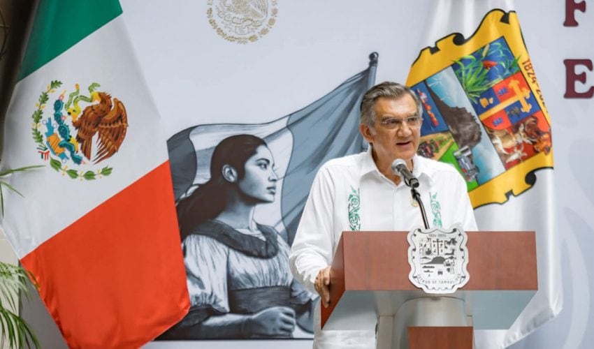 El secretario de Educación de Tamaulipas, Miguel Ángel Valdez García, acompañó al gobernador del Estado, Américo Villarreal Anaya, a la firma del Convenio para la Tecnificación del Distrito de Riego 025 Bajo Río Bravo.