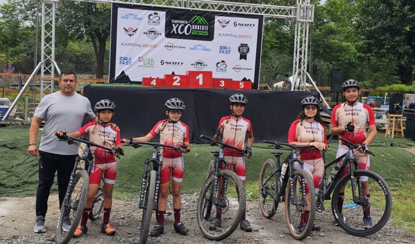 Jóvenes integrantes del Selectivo de Ciclismo de Montaña, se ubicaron entre los primeros lugares en el Campeonato XCO Noreste 2025, en Monterrey