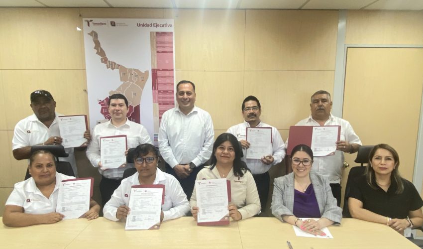 Entrega de nombramientos a siete docentes de Educación Extraescolar