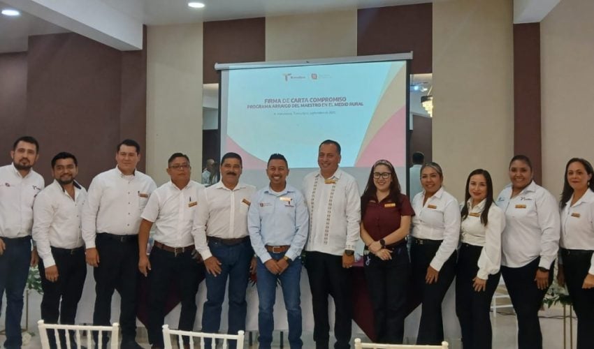 Firma de Carta Compromiso con el Programa de Arraigo del Maestro en el Medio Rural de la Zona Norte