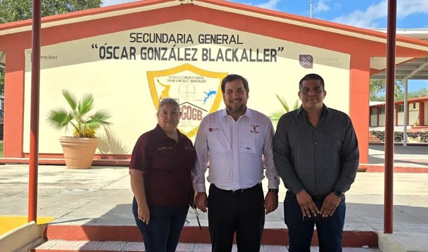 Secretario de Educación, estuvo en la Esc. Sec. Gral “Oscar González Blackaller”, en el municipio de Guerrero