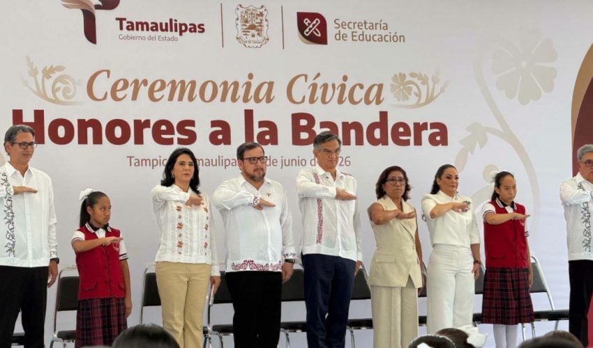 Ceremonia de Honores a la Bandera Nacional en la Escuela Primaria “Independencia”, de Tampico