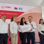 Entrega ITABEC “Becas Futuro Tamaulipas” a estudiantes de la UPV