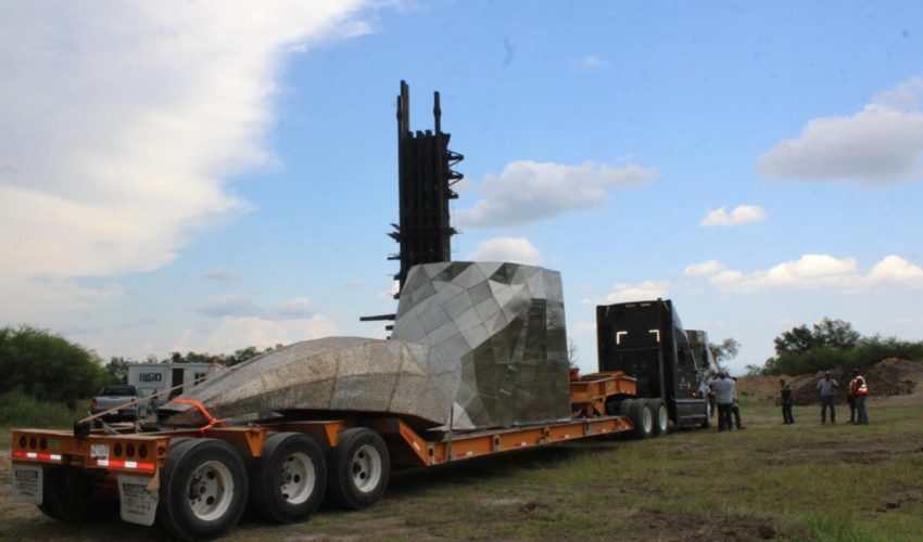 Inicia traslado de escultura de Virgen de la Misericordia hacia El Chorrito