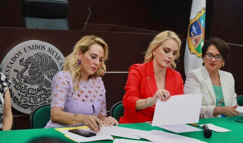 Instituto de las Mujeres instala “Punto Rosa” en la Universidad del Valle de Bravo en Tampico