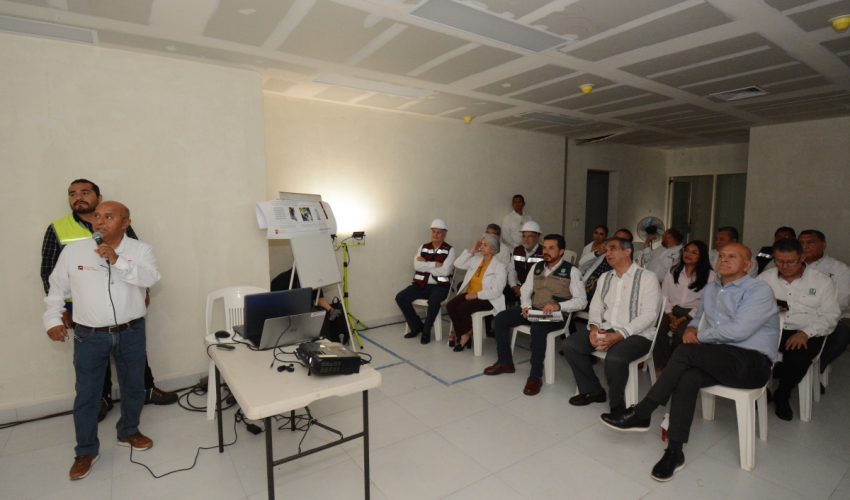 Valora Obras Públicas del Estado fallas de hospitales en el sur