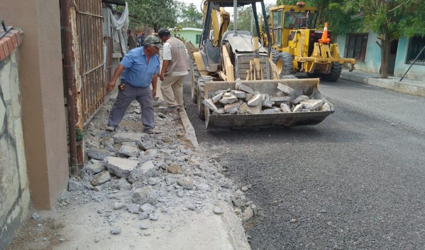 Realiza Obras Públicas trabajos de pavimentación asfáltica en calles de Padilla