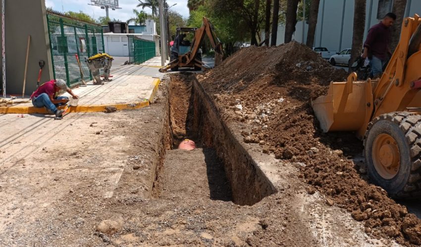 Continúan Trabajos de Rehabilitación  y Reposición de Red Sanitaria en Calles de Ciudad Victoria, Tamaulipas.