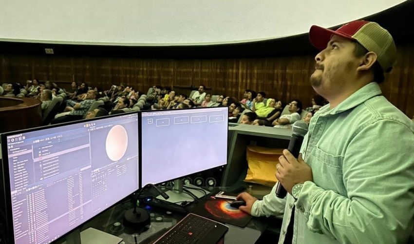 Cientos de familias acudieron al planetario del Museo TAMUX y contemplaron el eclipse