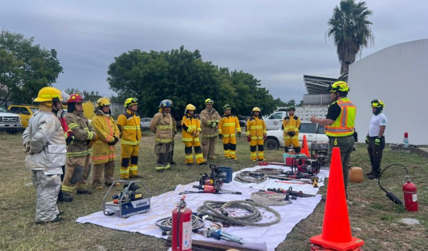 Fortalece Tamaulipas capacidad de respuesta en extracciones vehiculares con curso especializado para personal de Protección Civil y bomberos