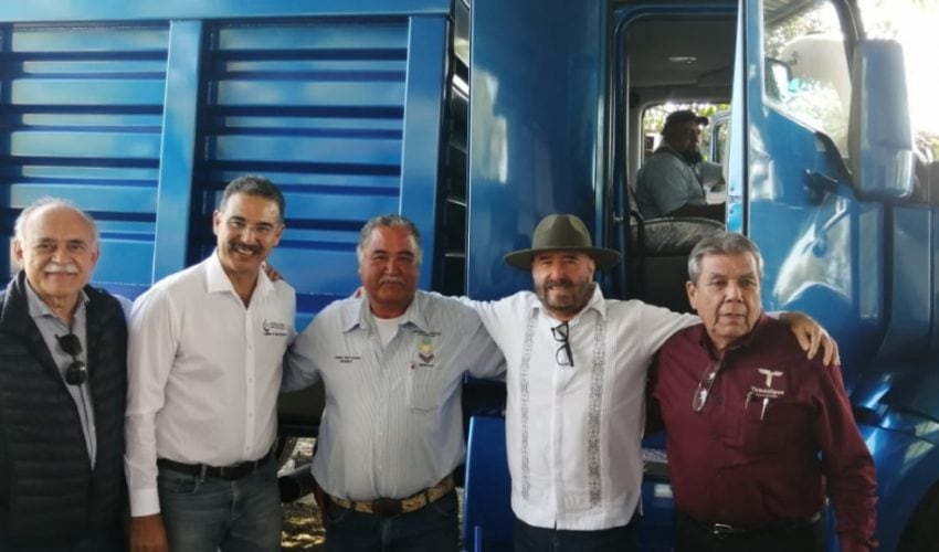 Entrega Secretaría de Recursos Hidráulicos para el Desarrollo Social maquinaria a Distrito de Riego 092