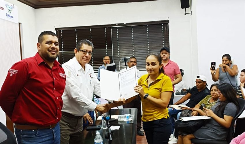 Entregan escrituras que dan certeza jurídica a  familias de El Mante