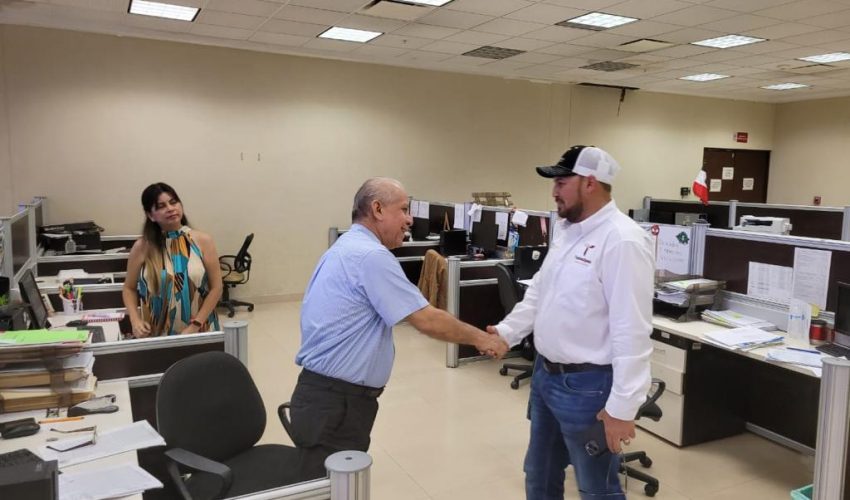 Recorre secretario general de Gobierno oficinas del Registro Civil y del Instituto Catastral en Ciudad Victoria