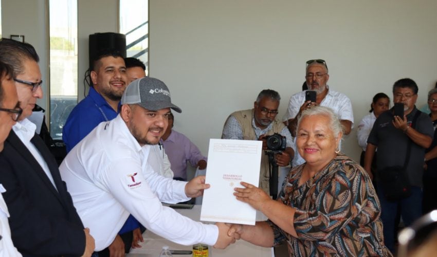 Brinda Gobierno del Estado, certeza jurídica a ciudadanos de Río Bravo con entrega de escrituras