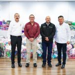 Entrega secretario general de Gobierno donativos de la colecta DIFTON 2026 en vísperas del Día de la Niña y el Niño