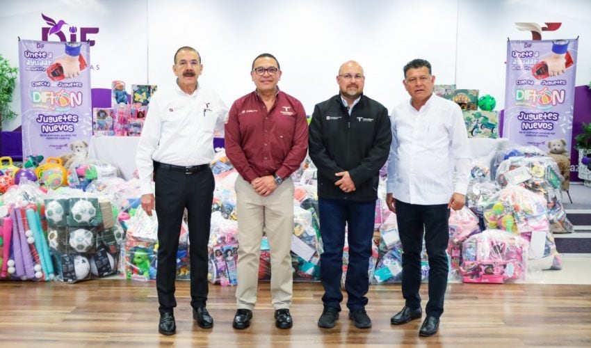 Entrega secretario general de Gobierno donativos de la colecta DIFTON 2026 en vísperas del Día de la Niña y el Niño