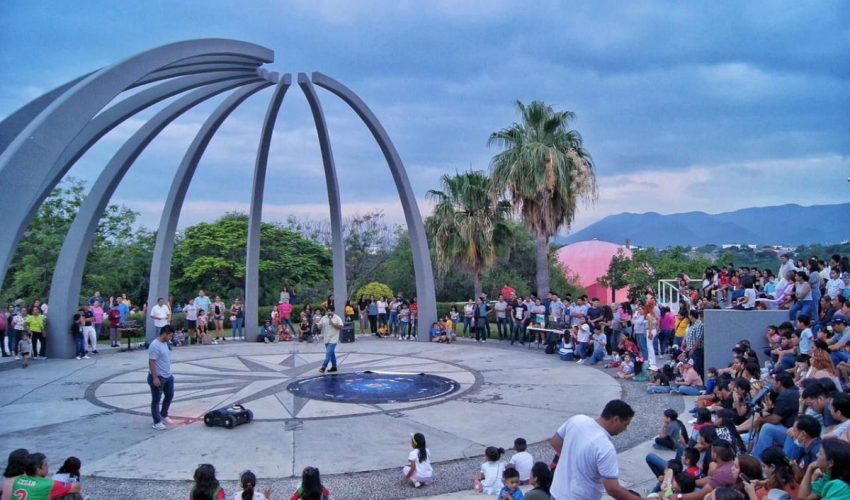 Disfrutan familias de Jornada Astronómica en el Museo Tamux