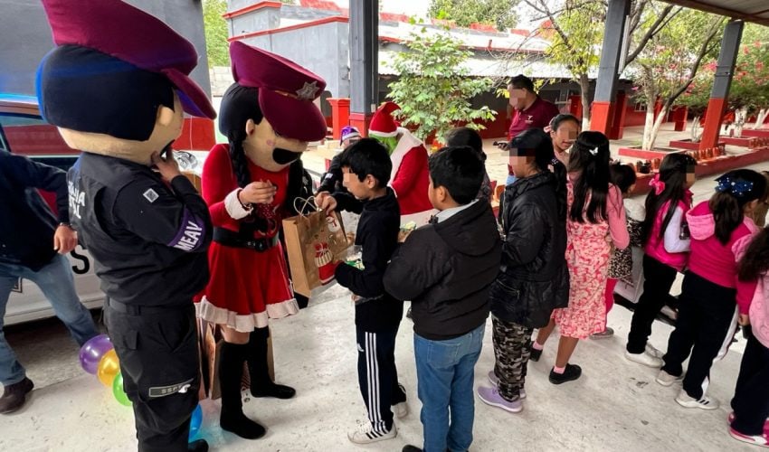 Guardia Estatal realiza convivencia navideña con niños y niñas de primaria