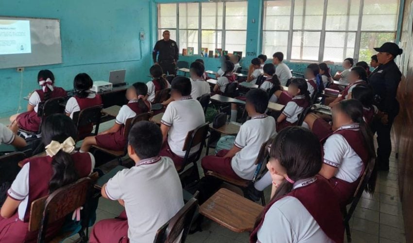 Imparte Guardia Estatal de Género taller para prevenir ciberbullying en secundaria de Nuevo Laredo