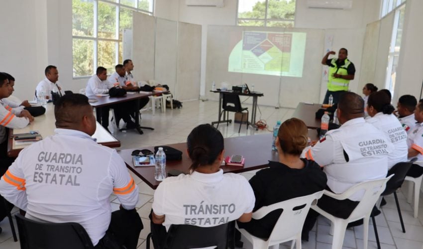 Recibe Tránsito Estatal  capacitación sobre el manejo de materiales peligrosos