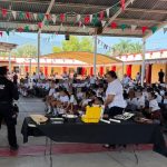 Brea y Lucky, protagonistas de una jornada cívica con estudiantes de Victoria