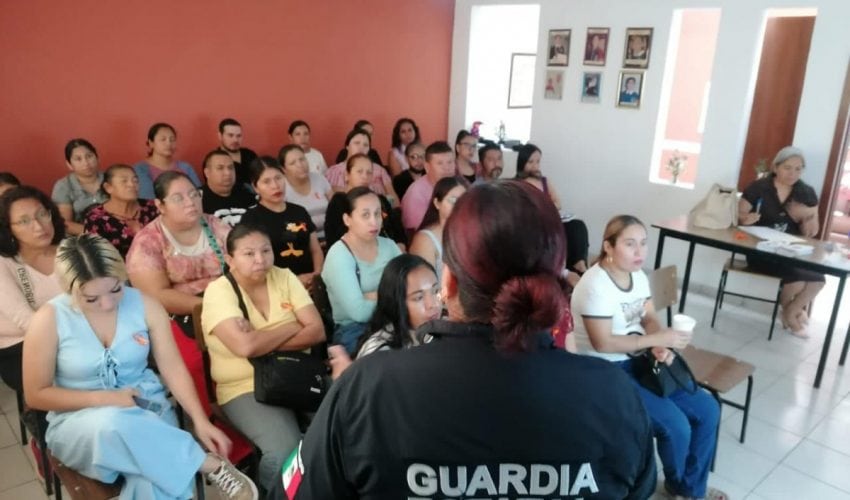 Padres de familia, docentes y Guardia Estatal de Género unidos por una infancia libre de violencia