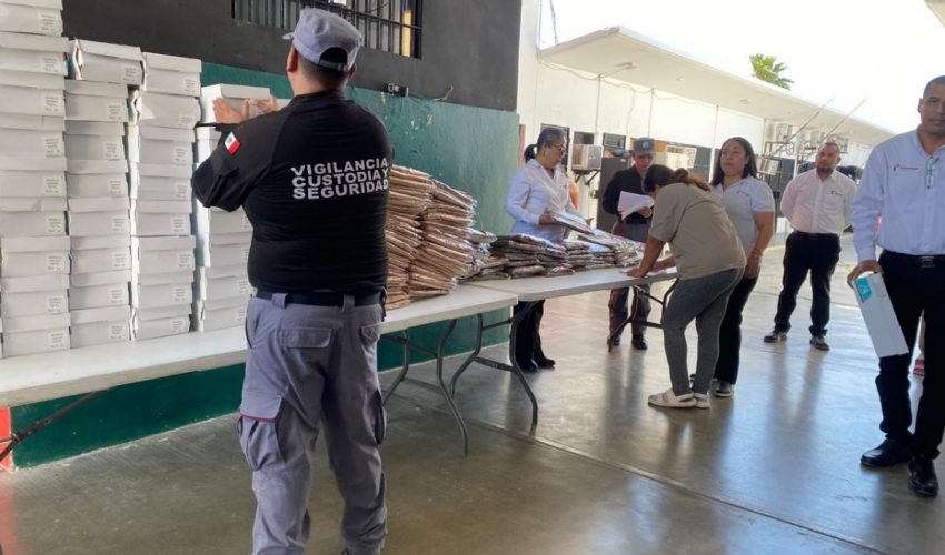 Reciben CEDES de Tamaulipas cuatro mil 500 uniformes, zapatos y ropa de cama