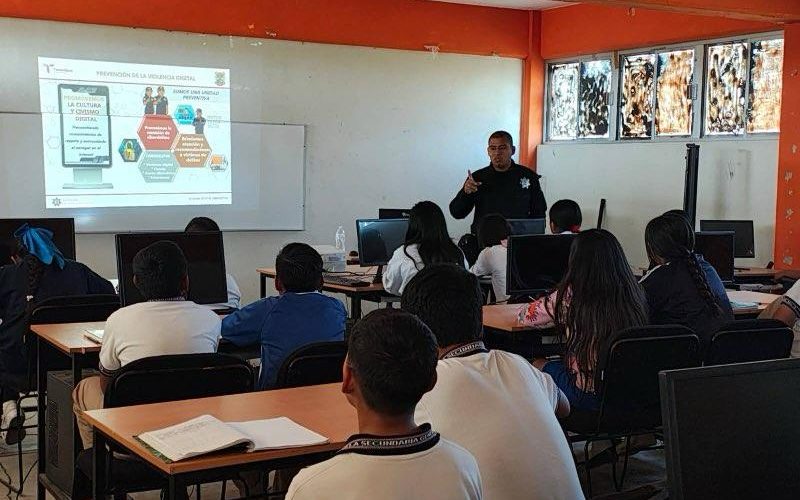 Imparte Guardia Estatal Cibernética plática preventiva en secundaria de Altamira
