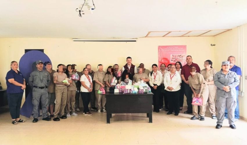 Refuerzan reinserción social con entrega de kits de higiene a mujeres en CEDES Reynosa