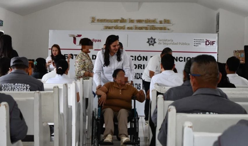 Dona DIF Tamaulipas silla de ruedas a adulta mayor con discapacidad en el CEDES Victoria
