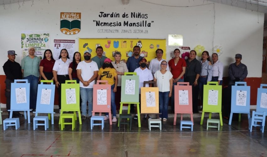 Adolescentes en conflicto con la Ley Penal elaboran y donan mobiliario de creación artística a Jardín de Niños de Güémez